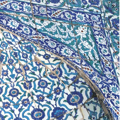 Exhibition Catalogues depicts: Iznik, Legendary Ceramics from Turkey: An Art Reborn catalog