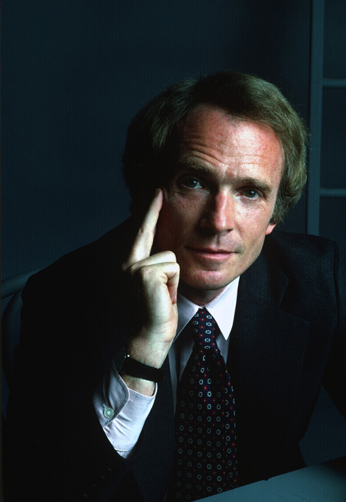 Photo Portrait of Dick Cavett in a formal suit.