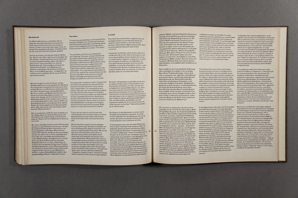 Book spread: both sides contain columns of text